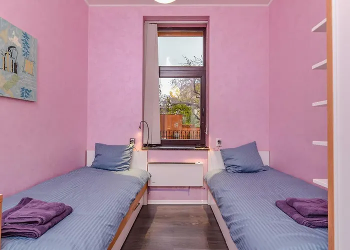 Champs-élysées | 2-bdr, 2-bthr Tsar Simeon Sofia